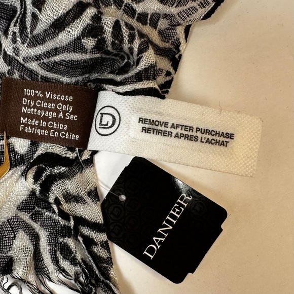 Danier Black White Lightweight Scarf Fringe 100% Viscose 72” NWT - Picture 4 of 4